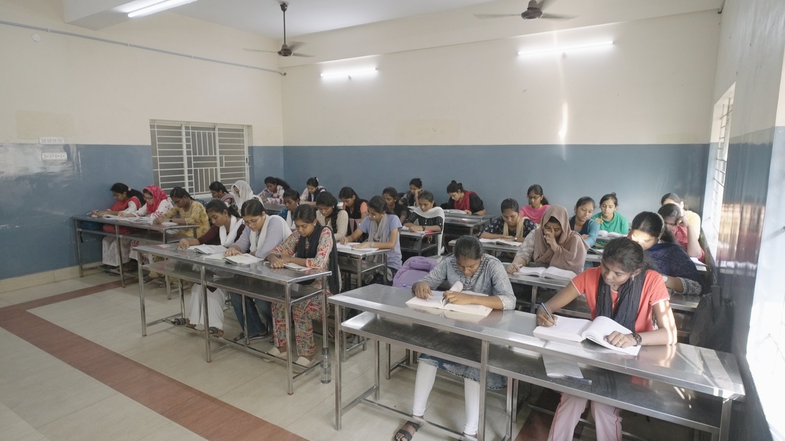 Smart classroom with interactive board